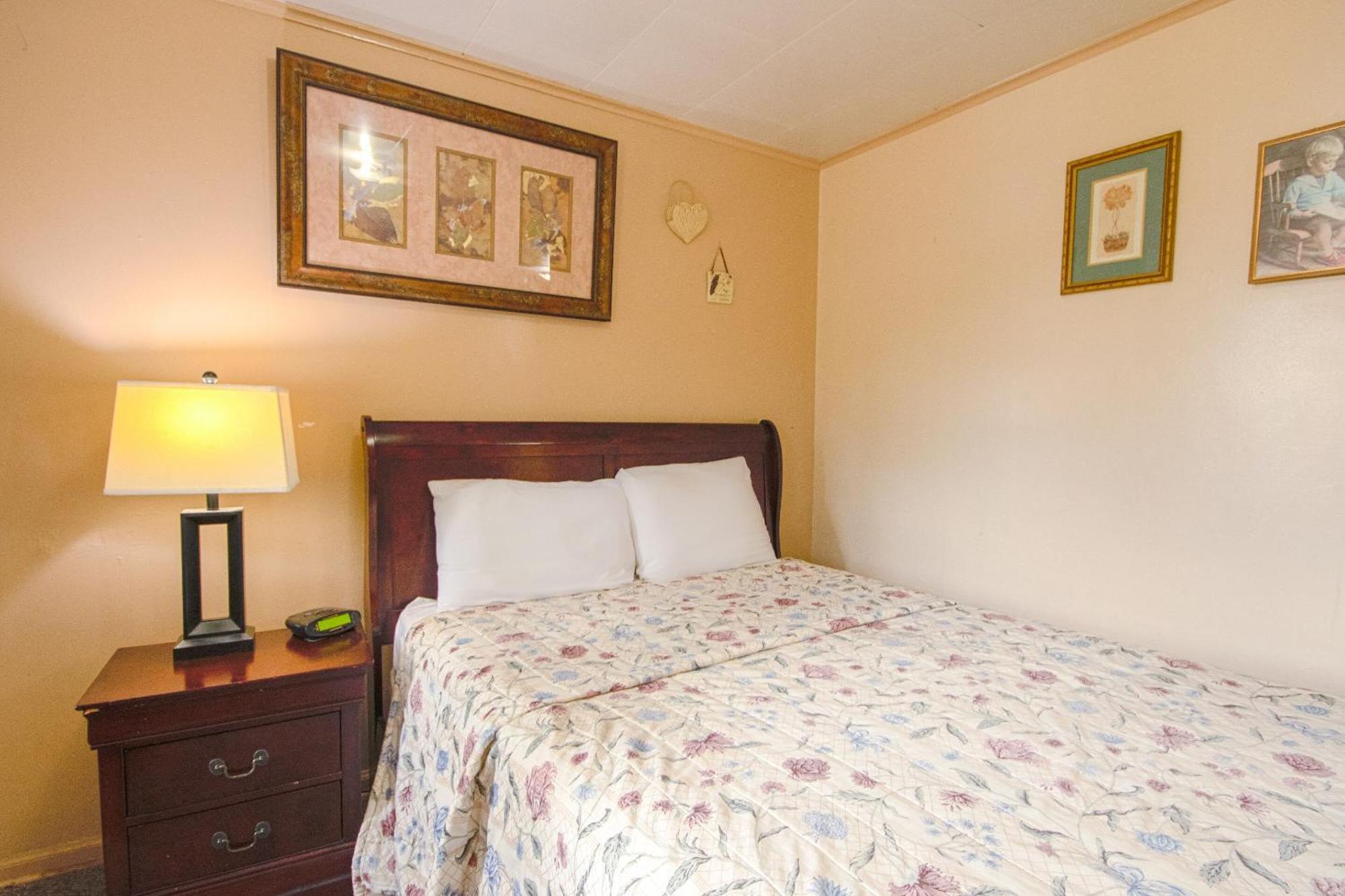 Sunflower Motel Hiawatha By Oyo Exterior photo