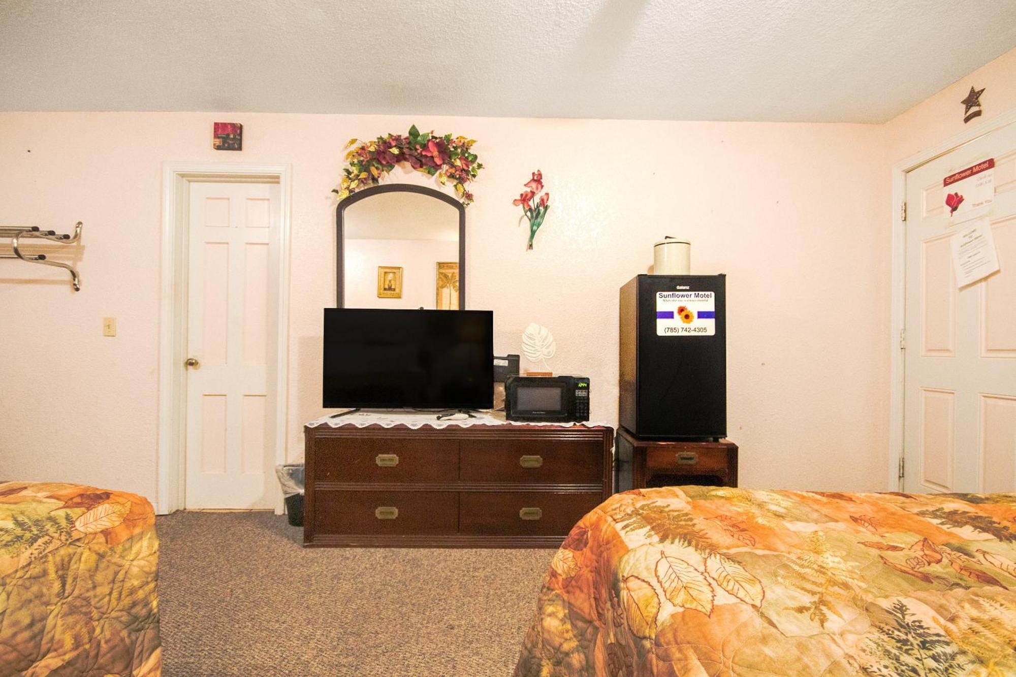Sunflower Motel Hiawatha By Oyo Exterior photo